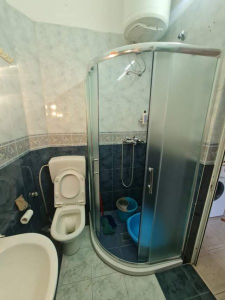 Tirane, jepet me qera apartament 2+1 Kati 4, 120 m² 600 Euro (rruga Deshmoret e 4 Shkurtit)