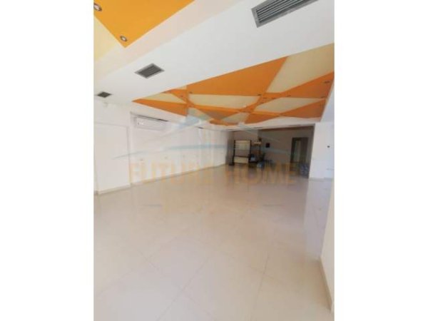 Tirane, jepet me qera ambjent biznesi Kati 0, 105 m² 500 Euro