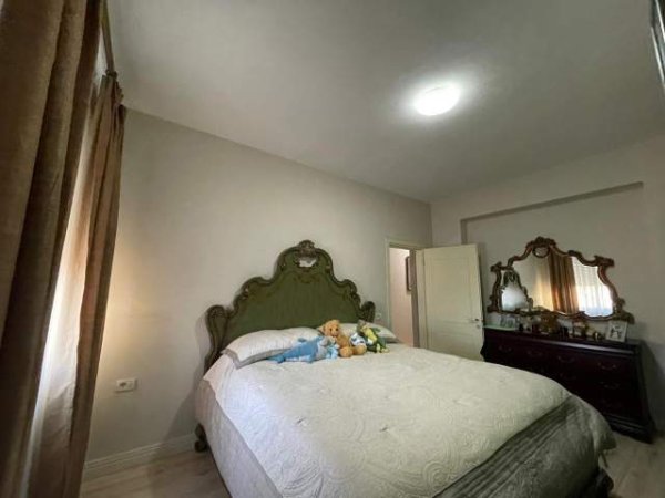 Tirane, shitet apartament 3+1+BLK Kati 3,  (Rruga Kavajes)