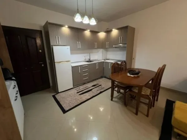 Tirane, jepet me qera apartament 1+1 Kati 5, 74 m² 400 € (Yzberisht)