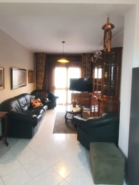 Shqiperi, jepet me qera apartament 2+1 Kati 3, 500 € 