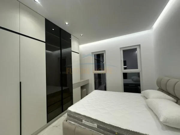 Tirane, jepet me qera apartament 2+1+Ballkon Kati 6, 109 m² 800 € (Kompleksi Aura)