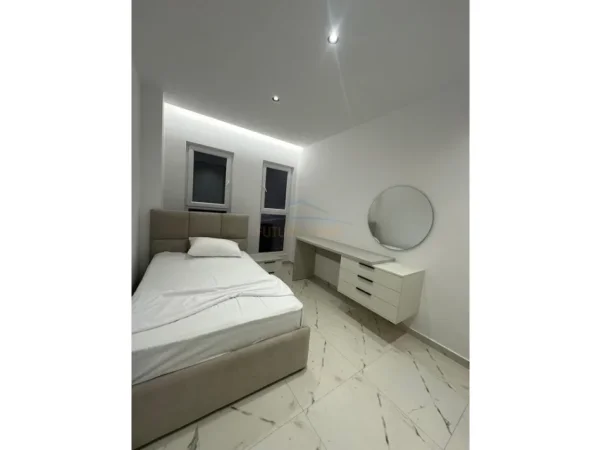 Tirane, jepet me qera apartament 2+1+Ballkon Kati 6, 109 m² 800 € (Kompleksi Aura)