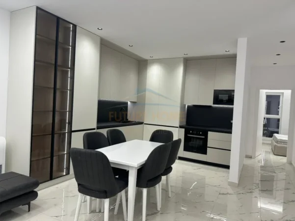 Tirane, jepet me qera apartament 2+1+Ballkon Kati 6, 109 m² 800 € (Kompleksi Aura)