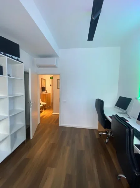 Tirane, shes ambjent biznesi Kati 0, 200 m² 470.000 € (Ali Demi)