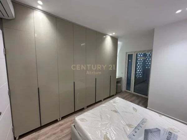 Tirane, jepet me qera apartament 1+1 Kati 5, 750 € 