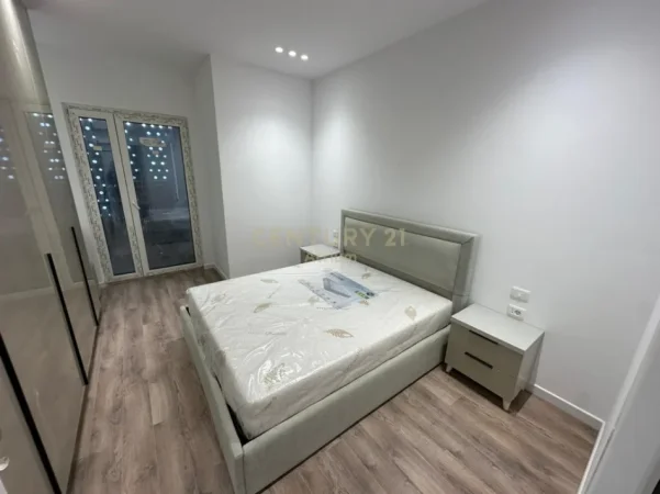 Tirane, jepet me qera apartament 1+1 Kati 5, 750 € 