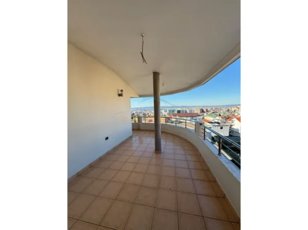 Tirane, jepet me qera Vile 3 Katshe Kati 3, 200 m² 600 € (Rruga Dalip Topi,Fresk)