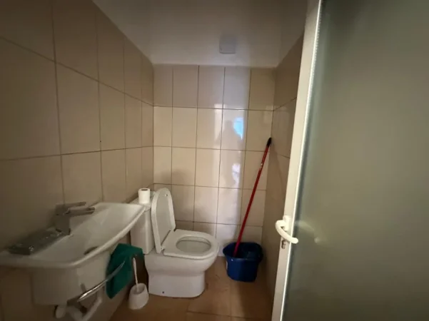 Durres, jepet me qera ambjent biznesi Kati 1, 40 m² 450 € (Plazh)