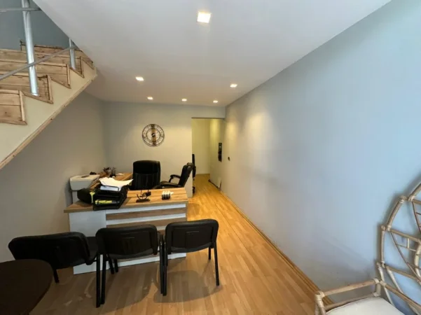 Durres, jepet me qera ambjent biznesi Kati 1, 40 m² 450 € (Plazh)