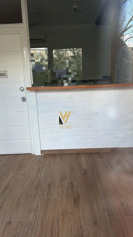Tirane, jepet me qera zyre Kati 0, 30 m² 420 € (ALI DEMI)