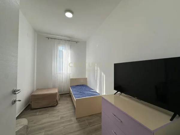 Tirane, jepet me qera apartament 2+1 Kati 2, 450 € 