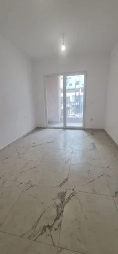 Tirane, jepet me qera ambjent biznesi Kati 2, 79 m² 450 € (laprake)