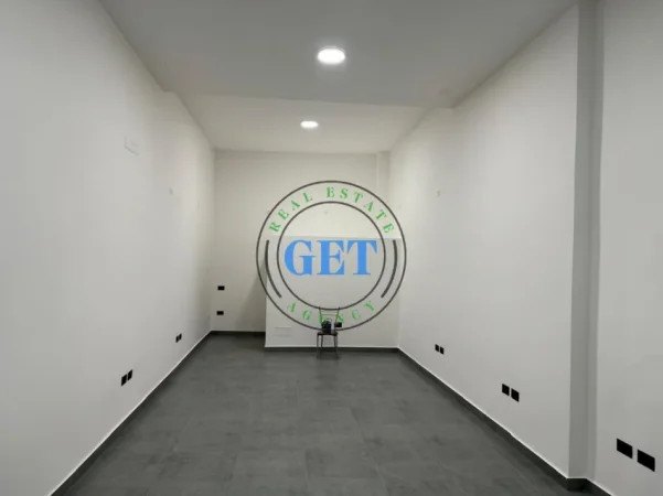 Durres, jepet me qera ambjent biznesi Kati 1, 45 m² 10.000 € (Extra market)