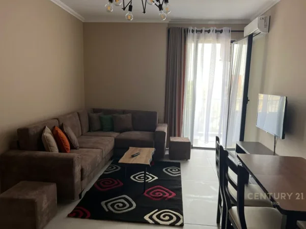 Tirane, jepet me qera 1+1 Kati 4, 65 m² 500 € 