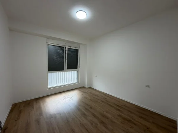 Tirane, shitet apartament 3+1 Kati 2, 143 m² 250.000 € (Fusha e Aviacionit)
