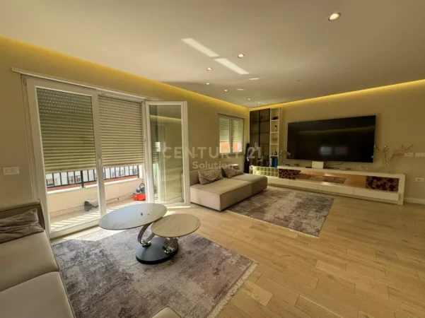 Tirane, shitet apartament 2+1 Kati 6, 170.000 € 