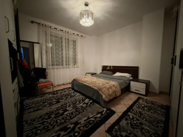 Tirane, shitet apartament 3+1 Kati 5, 330.000 € 