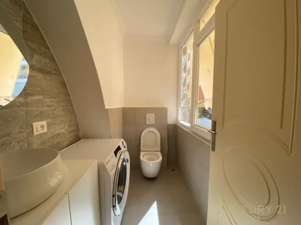 Tirane, jepet me qera apartament 1+1 Kati 2, 600 € (tregu elektrik)