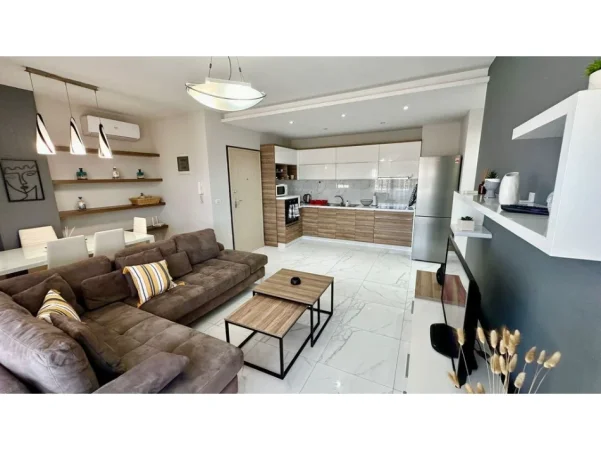 Tirane, jepet me qera apartament 2+1 , 550 € (astir)