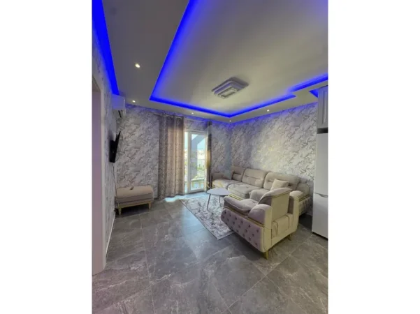 Tirane, jap me qera Kati 7, 65 m² 500 € (Apartament 1+1 me qira tek Univers City QTU)