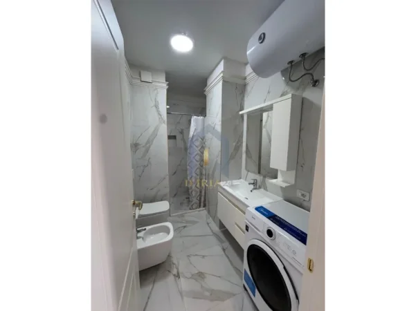 Tirane, jap me qera Kati 7, 65 m² 500 € (Apartament 1+1 me qira tek Univers City QTU)