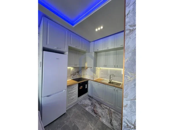 Tirane, jap me qera Kati 7, 65 m² 500 € (Apartament 1+1 me qira tek Univers City QTU)