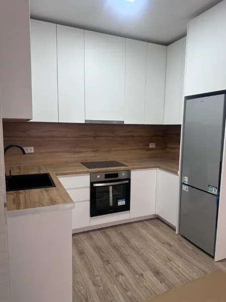 Tirane, jepet me qera apartament 1+1 Kati 1, 70 m² 600 € (LAPRAKE)