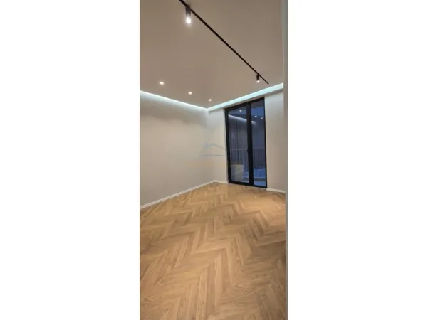 Tirane, jepet me qera apartament 2+1+Ballkon Kati 3, 116 m² 1.200 € (Apartament 2+1+2, Mine Peza, Tiranë)