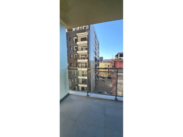 Tirane, jepet me qera apartament 2+1+Ballkon Kati 3, 116 m² 1.200 € (Apartament 2+1+2, Mine Peza, Tiranë)