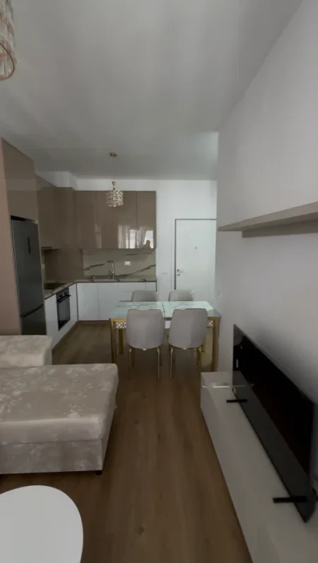 Tirane, jepet me qera apartament 1+1+Ballkon Kati 8, 62 m² 420 € (Alidemi)