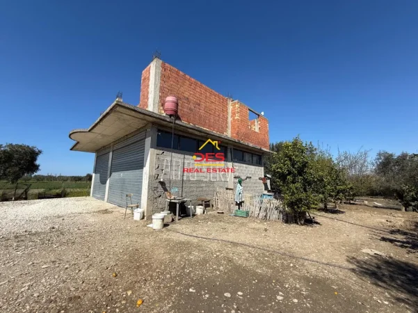 Vlore, jepet me qera ambjent biznesi Kati 0, 90 m² 1.000 € (Novoselë)