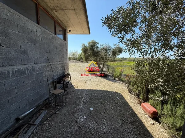 Vlore, jepet me qera ambjent biznesi Kati 0, 90 m² 1.000 € (Novoselë)