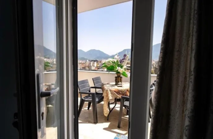 Tirane, jepet me qera apartament 1+1 Kati 12, 55 m² 800 € (Rruga Barrikadave)