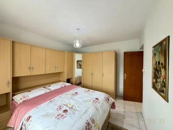 Tirane, jepet me qera apartament 2+1 Kati 4, 450 € 