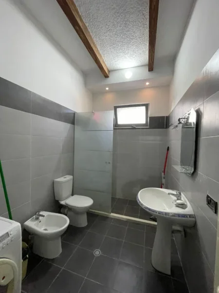 Tirane, jepet me qera apartament 2+1 Kati 2, 85 m² 450 € (Sauk i Ri)