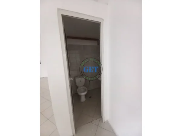 Durres, jepet me qera ambjent biznesi Kati 1, 200 m² 500 € 