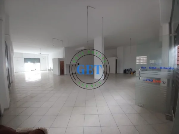 Durres, jepet me qera ambjent biznesi Kati 1, 200 m² 500 € 