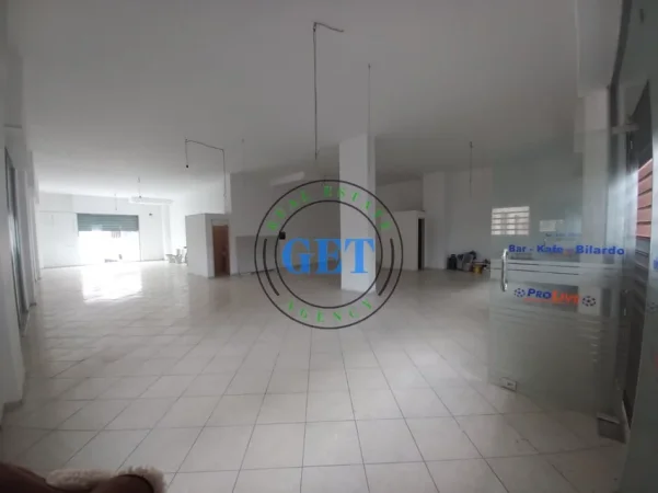 Durres, jepet me qera ambjent biznesi Kati 1, 200 m² 500 € 