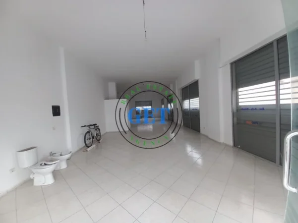 Durres, jepet me qera ambjent biznesi Kati 1, 200 m² 500 € 