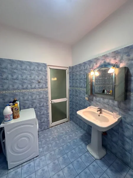 Tirane, jepet me qera apartament 1+1 , 68 m² 350 € (Astir)