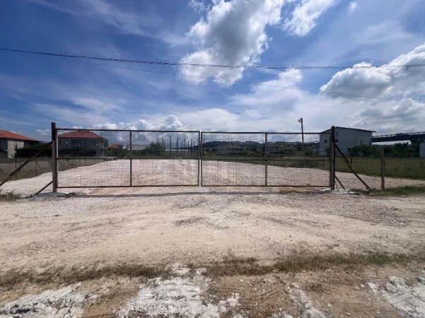 Tirane, jepet me qera ambjent biznesi Kati 0, 2.000 m² 1.400 € (rruga nacionale e vjeter)