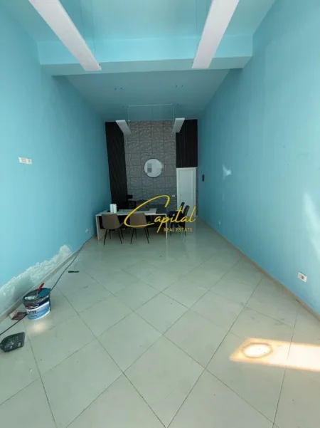 Tirane, jepet me qera zyre Kati 0, 40 m² 500 € (ASTIR)