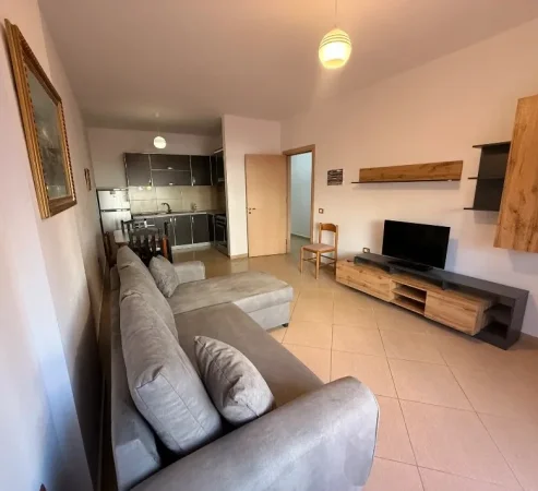 Tirane, jepet me qera apartament 1+1 Kati 1, 70 m² 420 € (Yzberisht)