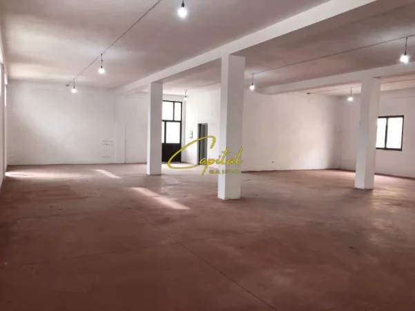 Tirane, jepet me qera magazine Kati 1, 680 m² 2.400 € (AUTOSTRADA TR-DR)