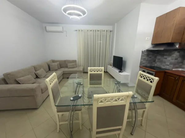 Tirane, jepet me qera apartament 1+1+Ballkon Kati 3, 70 m² 550 € (rruga Bill Klinton)