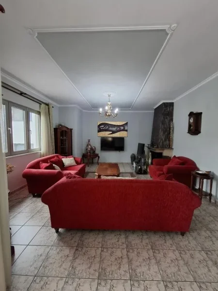 Tirane, jepet me qera apartament 3+1 , 115 m² 800 € (TREGU ELEKTRIK)
