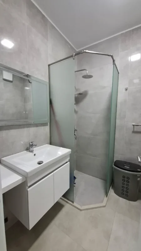 Tirane, jepet me qera apartament 1+1 Kati 6, 60 m²