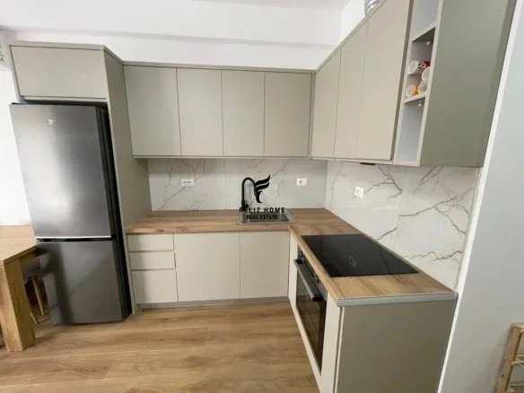 Tirane, jepet me qera apartament 1+1+Ballkon Kati 3, 55 m² 450 € (ALI DEMI)