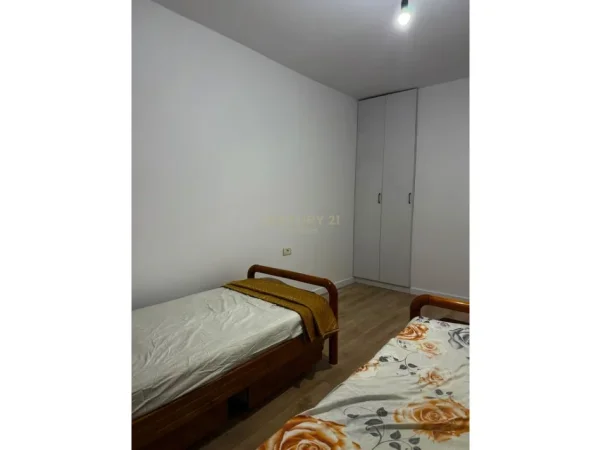 Tirane, jepet me qera apartament 2+1 Kati 5, 103 m² 400 € 